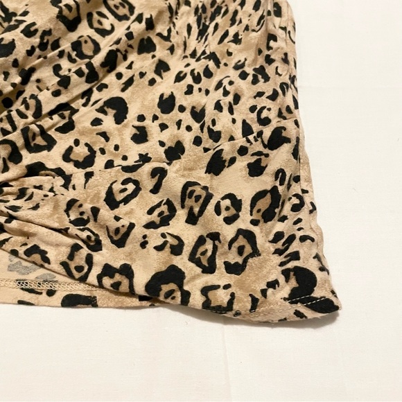 Hollister Leopard Twisted Square Boxy Crop Baby Tee Womens Size Small - Picture 8 of 16